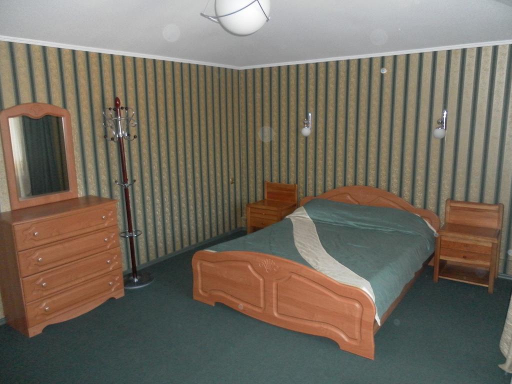 Guest House Svoyaky Gomel Habitación foto